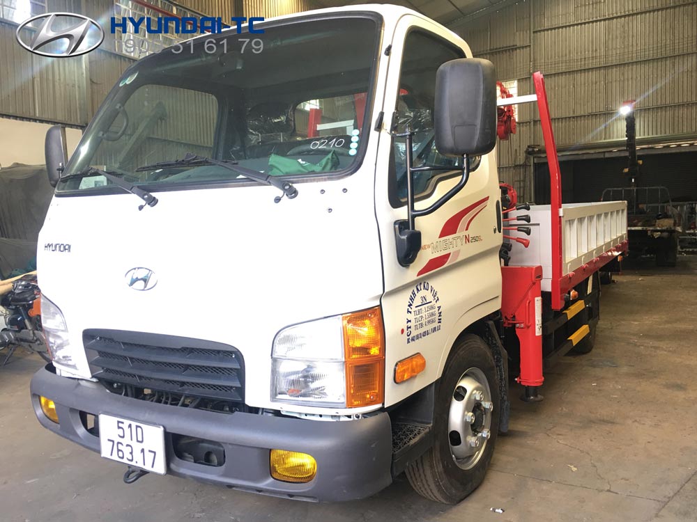 Xe tải Hyundai Mighty N250SL gắn cẩu 2 tấn Unic V230